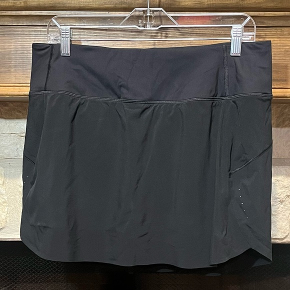 RUN WITH IT HIGH RISE SKORT - Picture 4 of 11